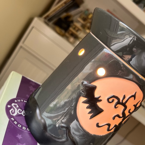 *retired* Scentsy Fright Night Warmer with Box - Picture 3 of 4